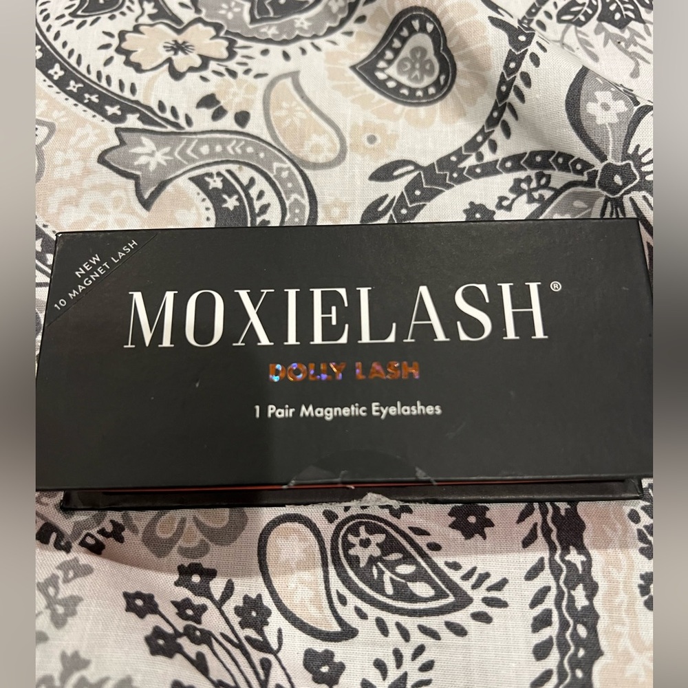 New Moxielash magnetic Dolly Lash